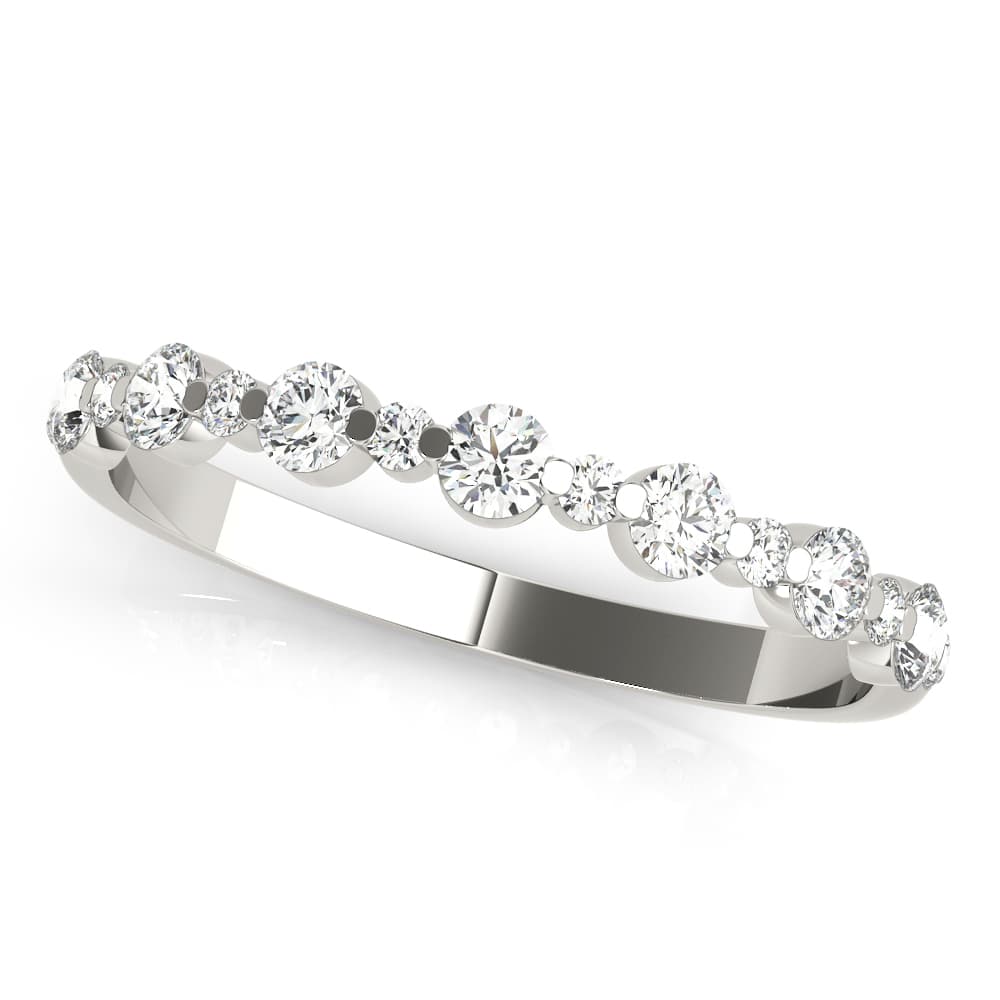 Single Shared Prong Wedding Band, Alternating Size